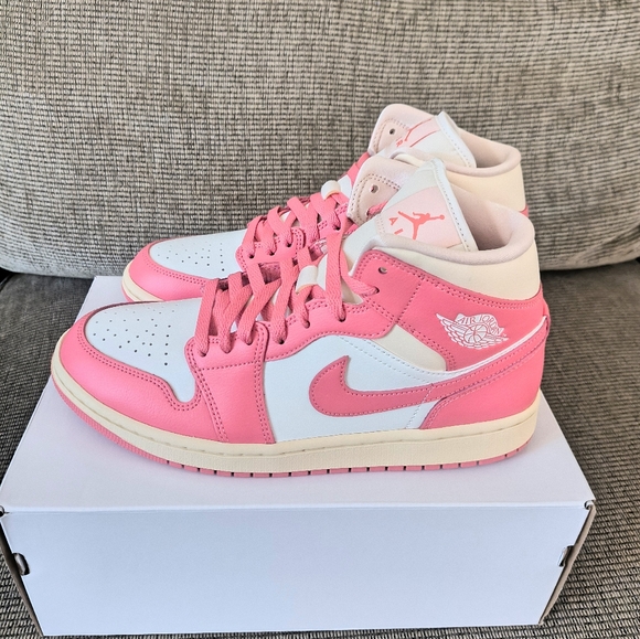 Wmns Air Jordan 1 Mid "Guava Ice" Size 10 - Picture 2 of 7
